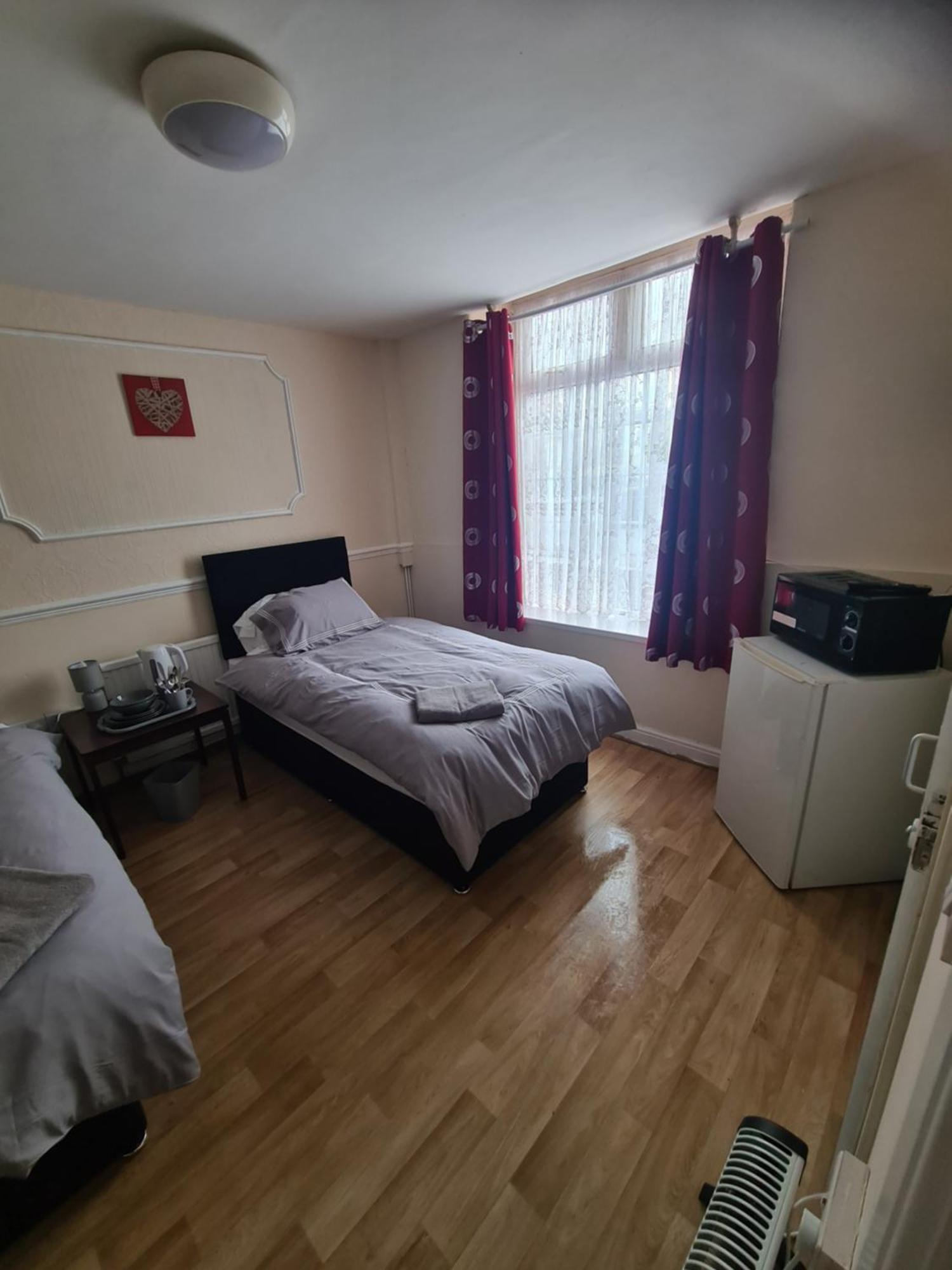 Tredegar Arms Budget Guesthouse For Walkers/Cyclists/Contractors/Traveler Merthyr Tydfil Exteriör bild