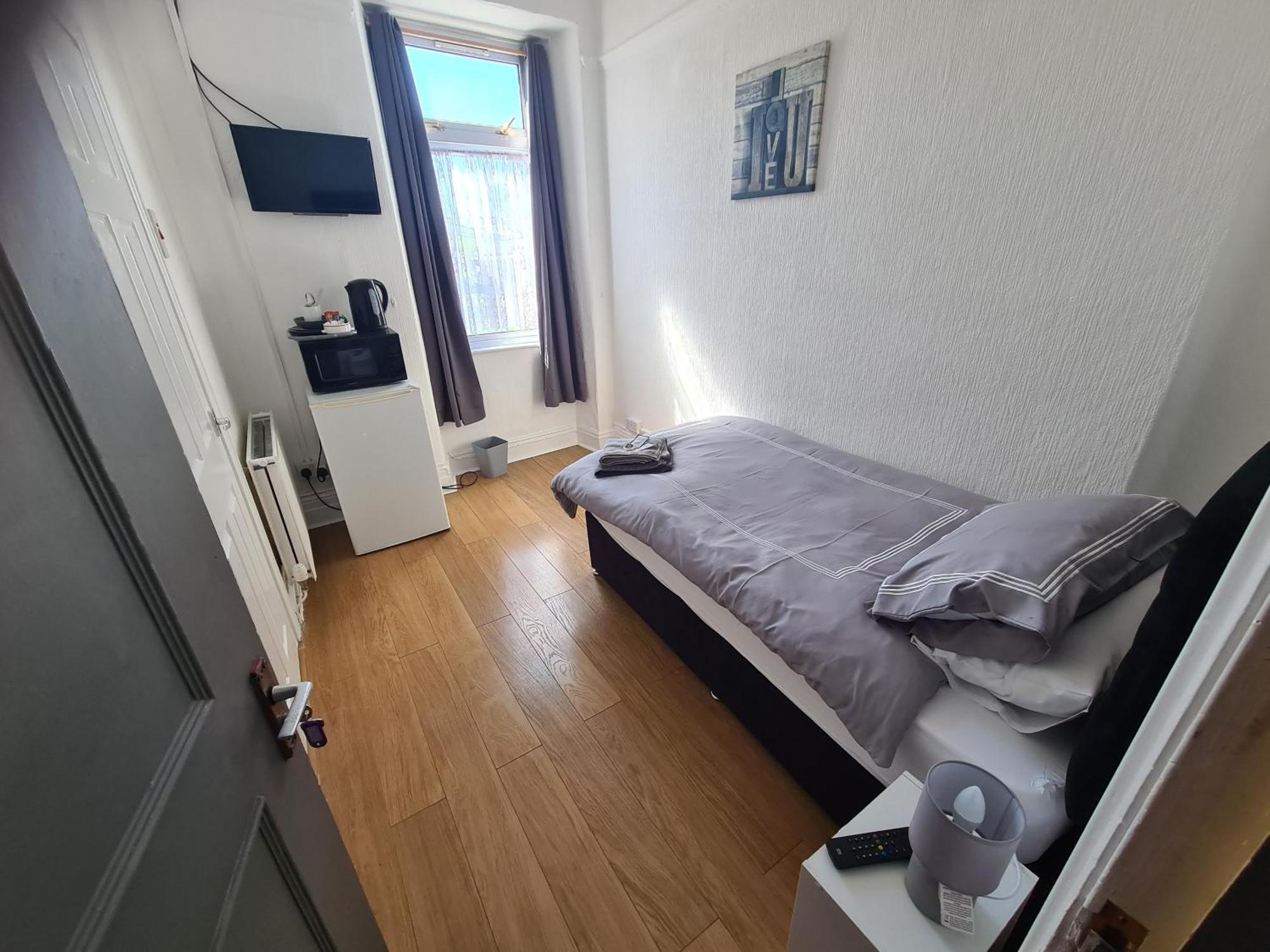 Tredegar Arms Budget Guesthouse For Walkers/Cyclists/Contractors/Traveler Merthyr Tydfil Exteriör bild