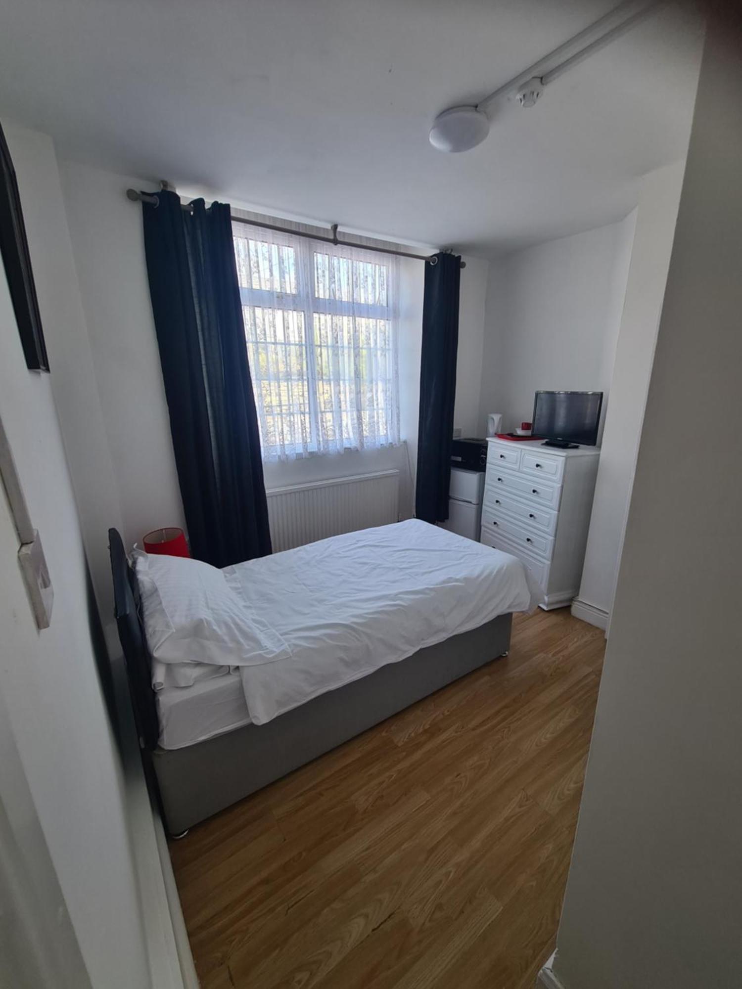 Tredegar Arms Budget Guesthouse For Walkers/Cyclists/Contractors/Traveler Merthyr Tydfil Exteriör bild